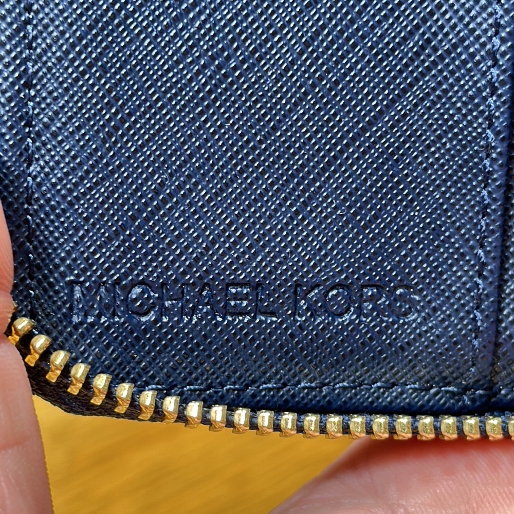 MICHAEL KORS Signature Mini Wallet - Picture 11 of 14